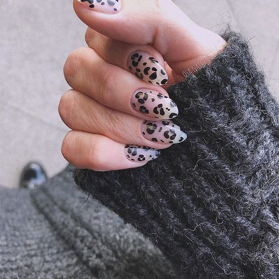 Леопардовый рисунок на  ногтях
